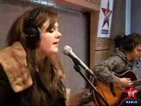 Adele - Chasing Pavements (Live acoustic)